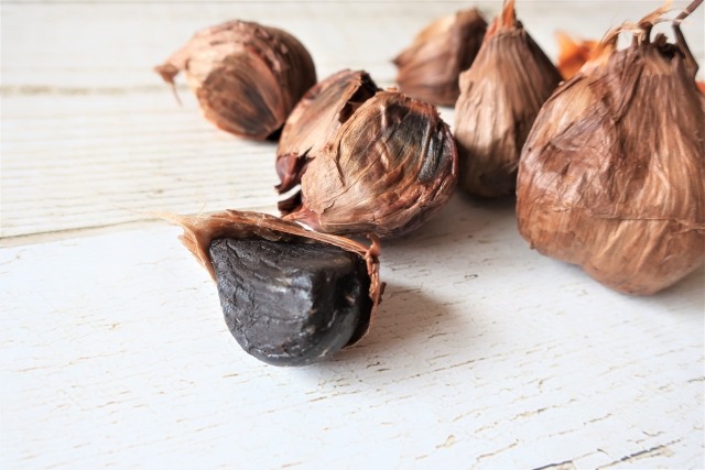 黒にんにくとは?普通のにんにくとの違い徹底解説